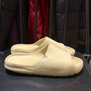 Yeezy Slide Bone